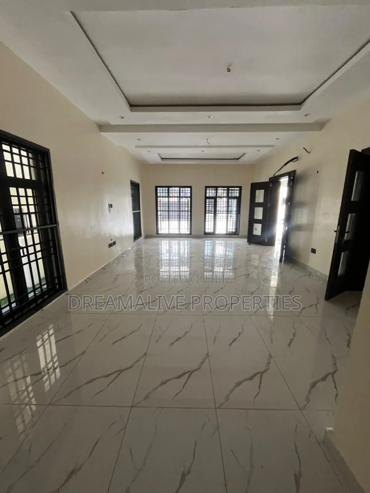 5bdrm Duplex in An Estate, Gwarinpa for sale in Gwarinpa