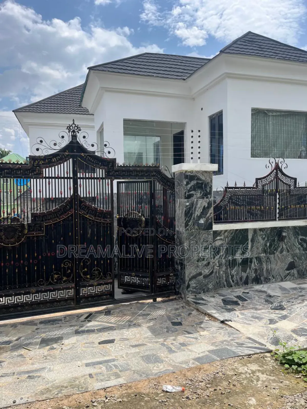 5bdrm Duplex in An Estate, Gwarinpa for sale in Gwarinpa