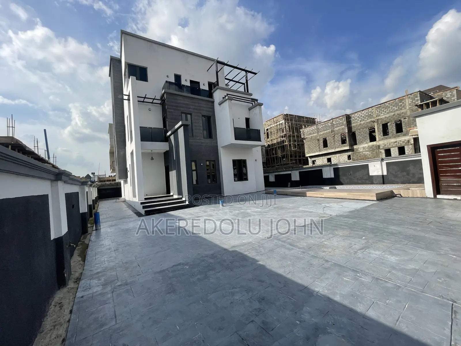 5bdrm Duplex in Apo Resettlement for sale in Apo Resettlement