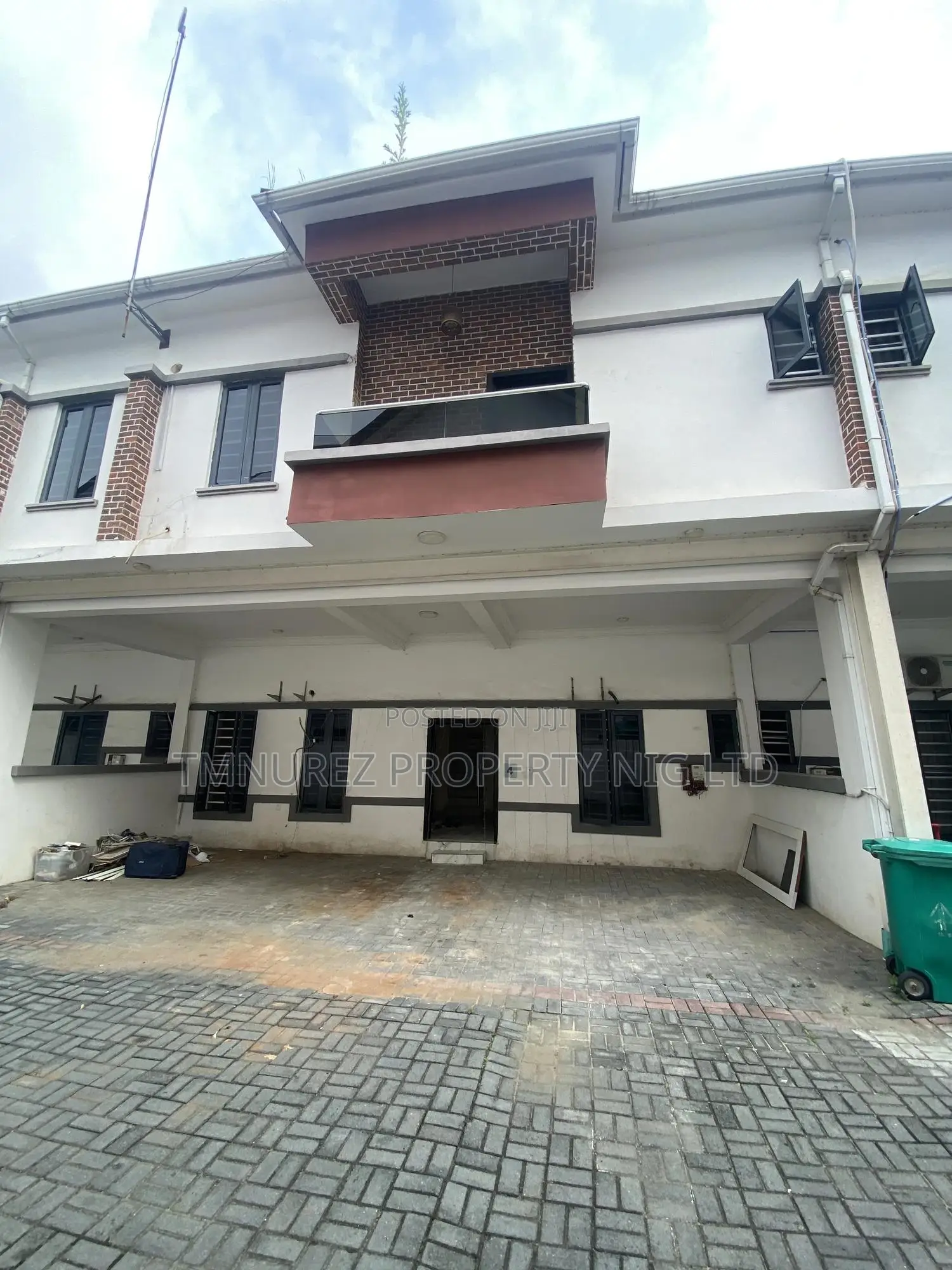 4bdrm Duplex in Orchid, Chevron for rent in Chevron