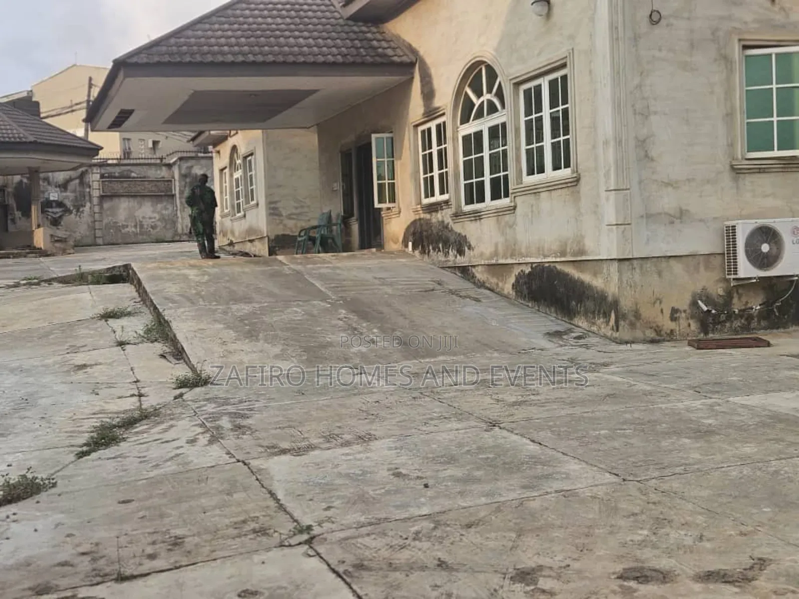 6bdrm Bungalow in Oni And Sons, Ibadan for sale in Ibadan