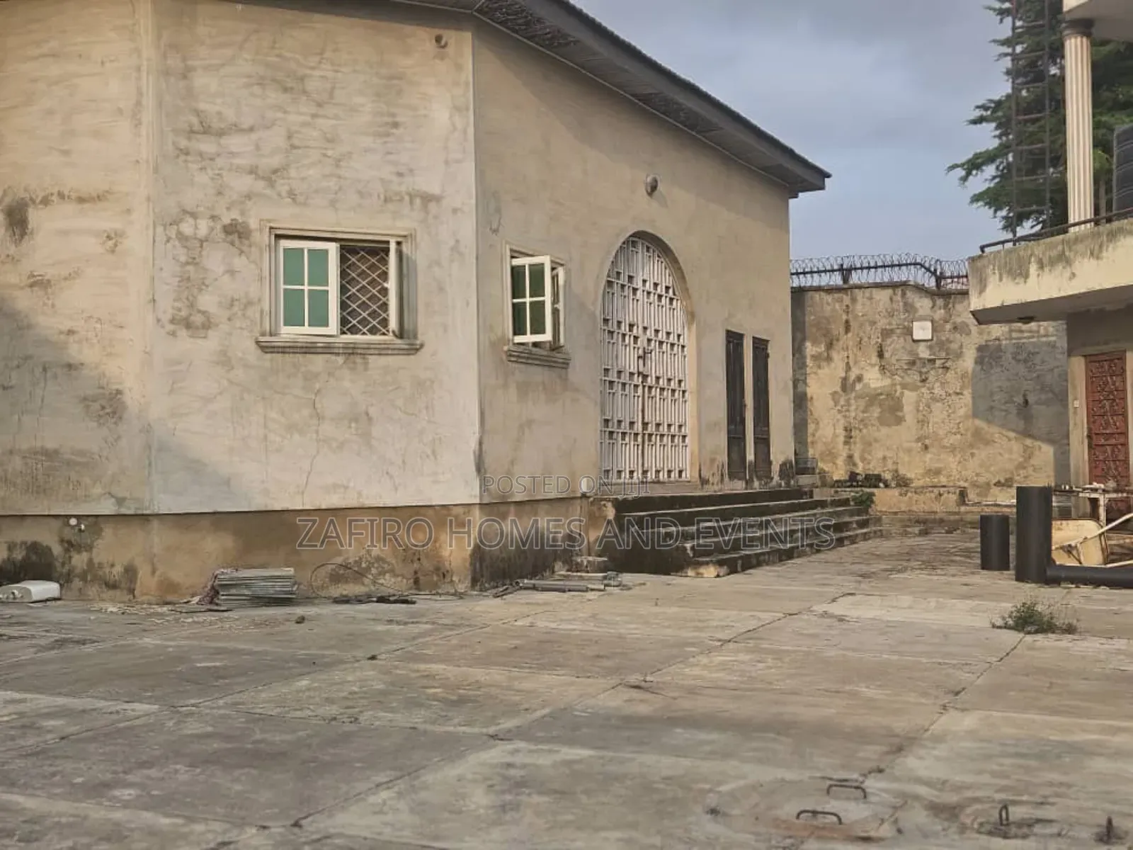 6bdrm Bungalow in Oni And Sons, Ibadan for sale in Ibadan