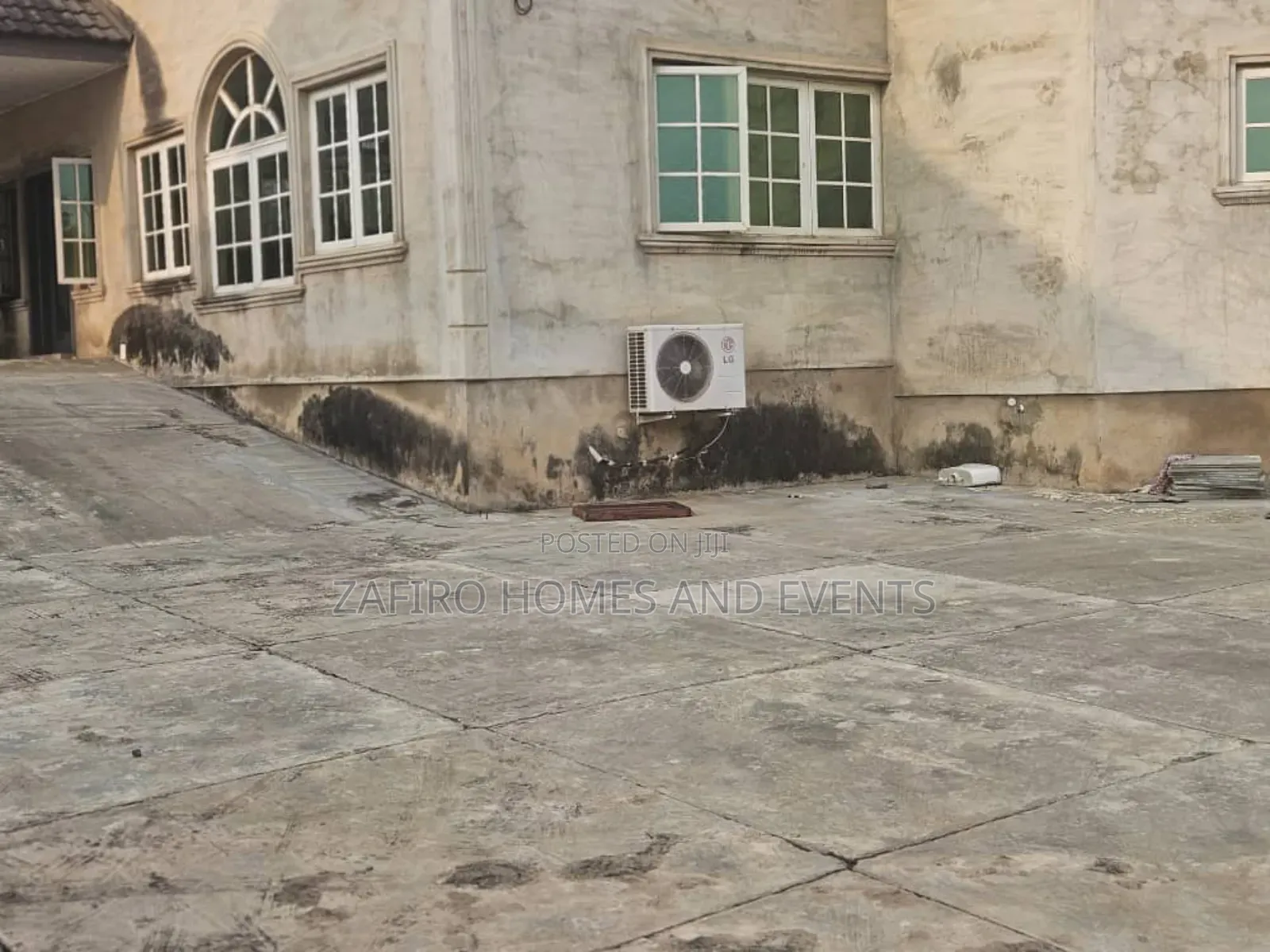 6bdrm Bungalow in Oni And Sons, Ibadan for sale in Ibadan