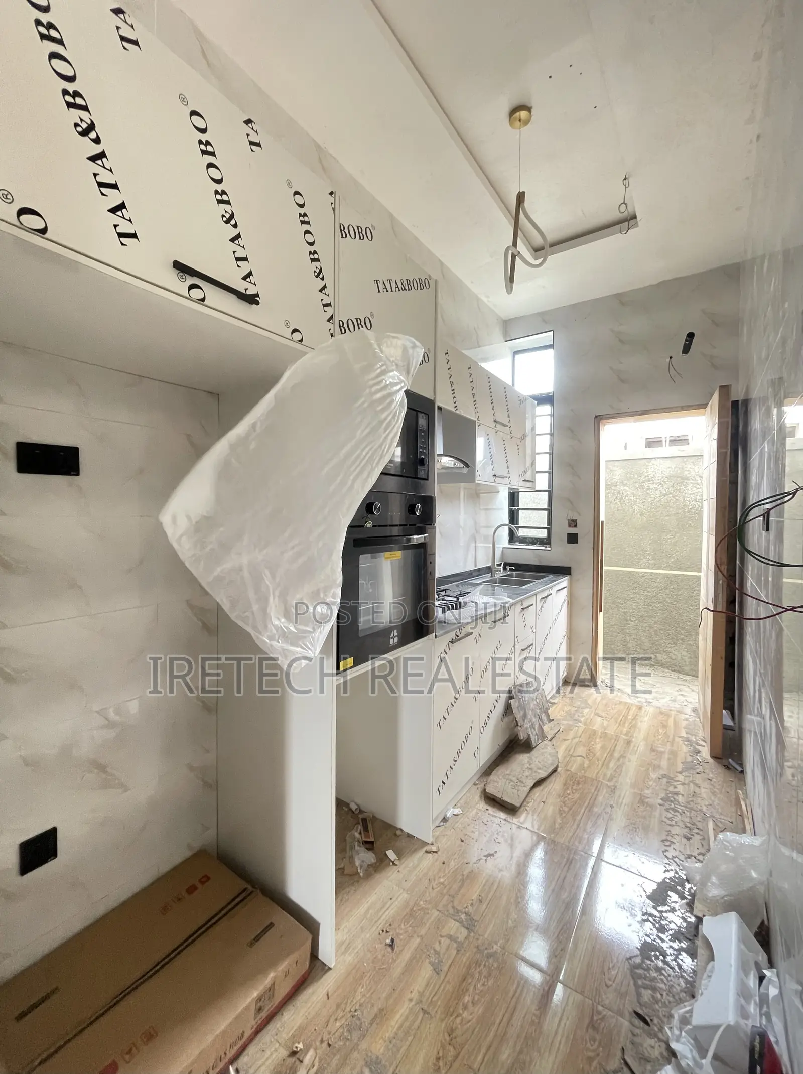 3bdrm Townhouse/Terrace in Chevron Lekki for sale in Lekki
