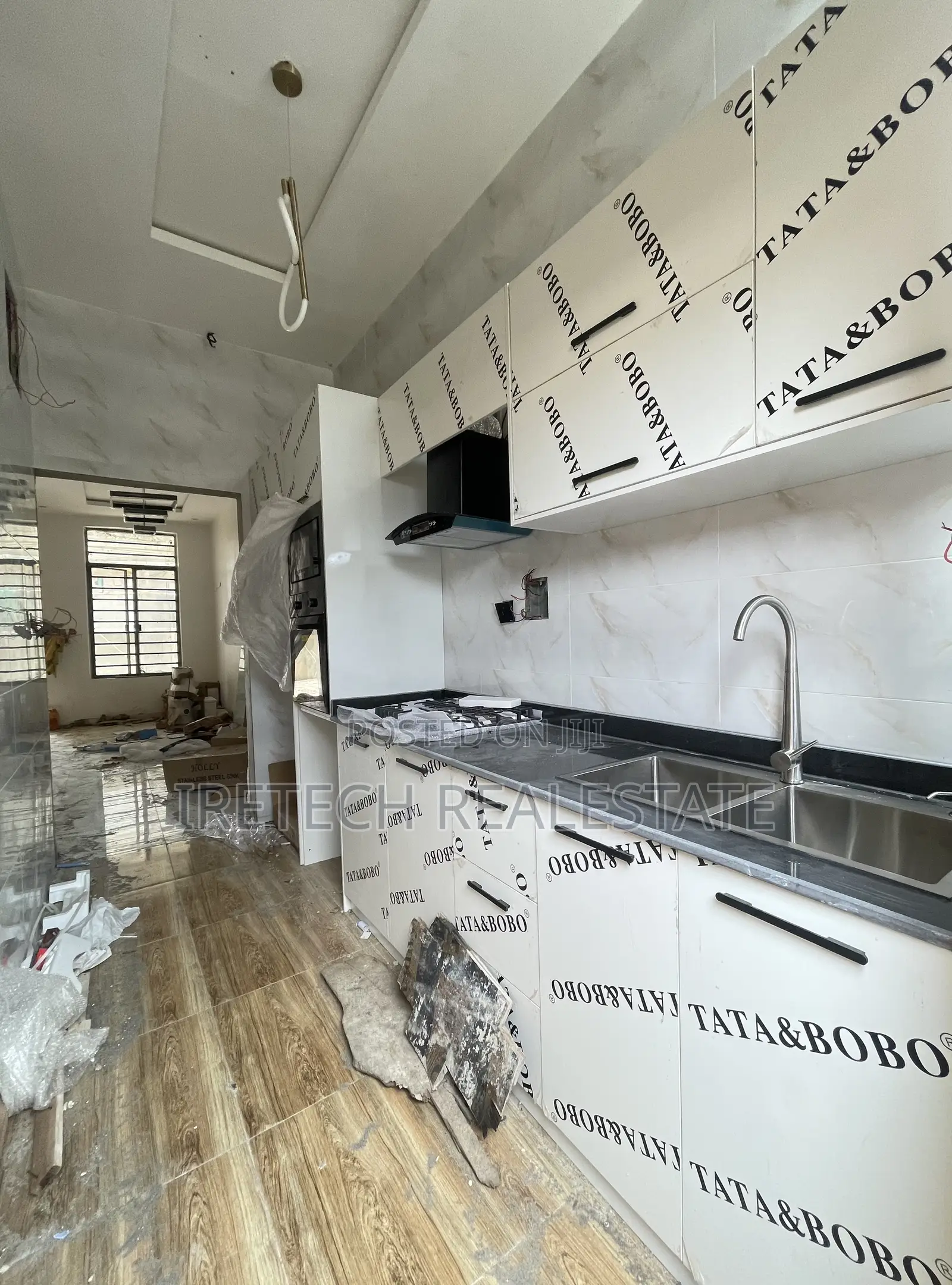 3bdrm Townhouse/Terrace in Chevron Lekki for sale in Lekki