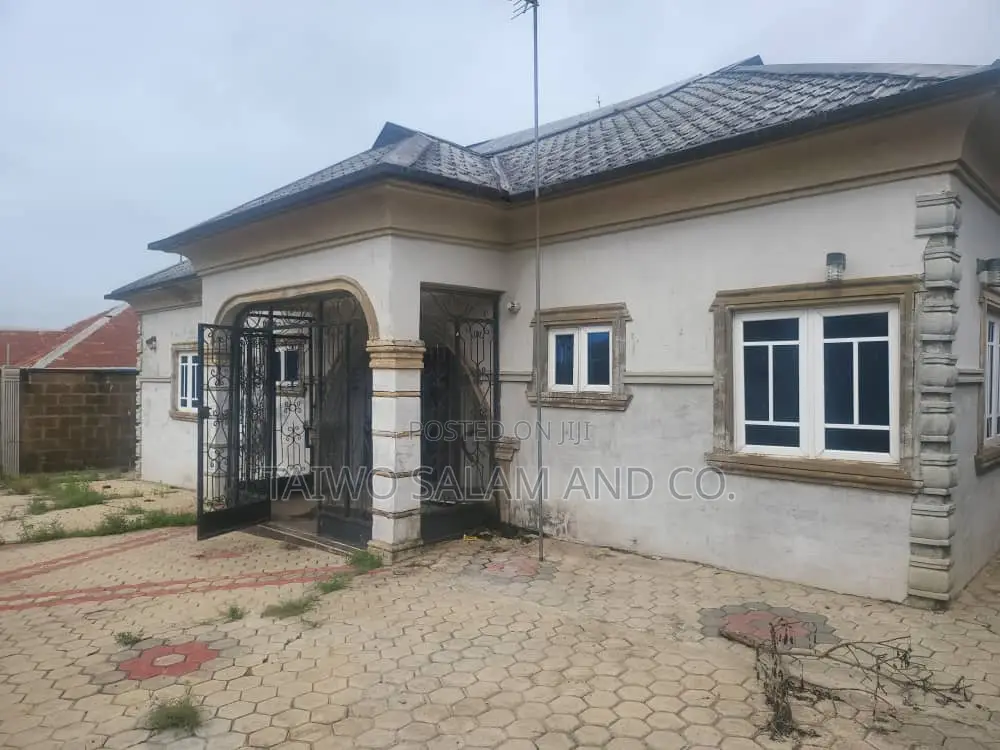 3bdrm Bungalow in Apata for sale in Apata