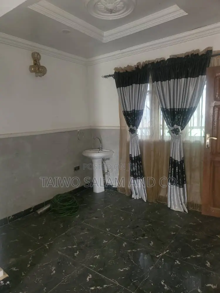 3bdrm Bungalow in Apata for sale in Apata