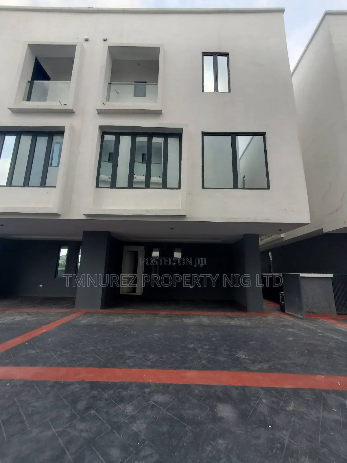 Furnished 4bdrm Duplex in Orchid, Chevron for sale in Chevron