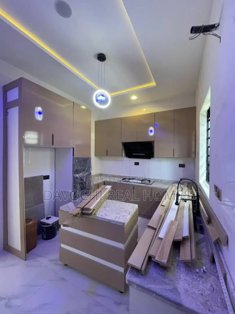 4bdrm Duplex in Mobile Road, Ilaje, Ado / Ajah for rent in Ado / Ajah