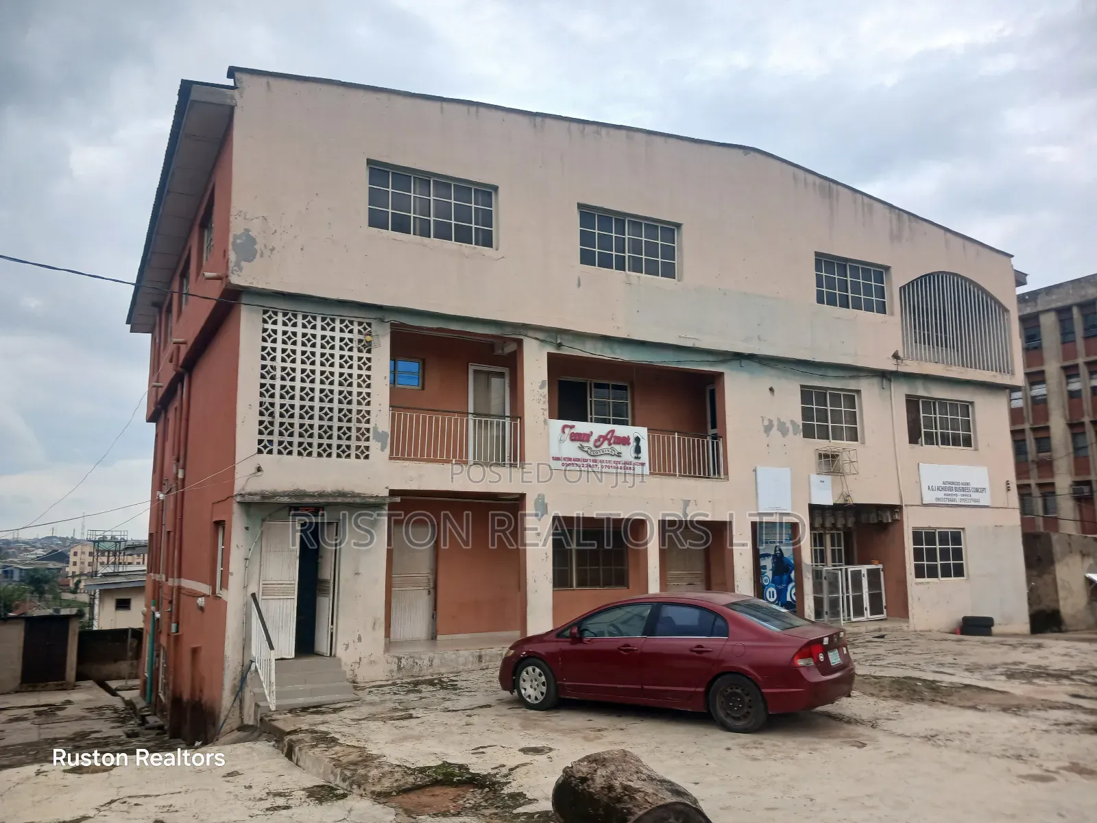 18bdrm Block of Flats in Ibadan for sale in Ibadan