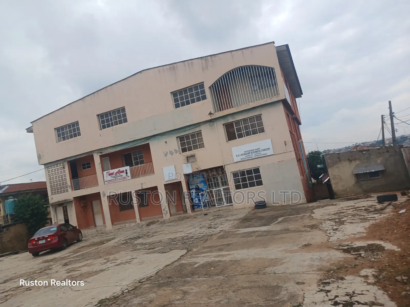 18bdrm Block of Flats in Ibadan for sale in Ibadan