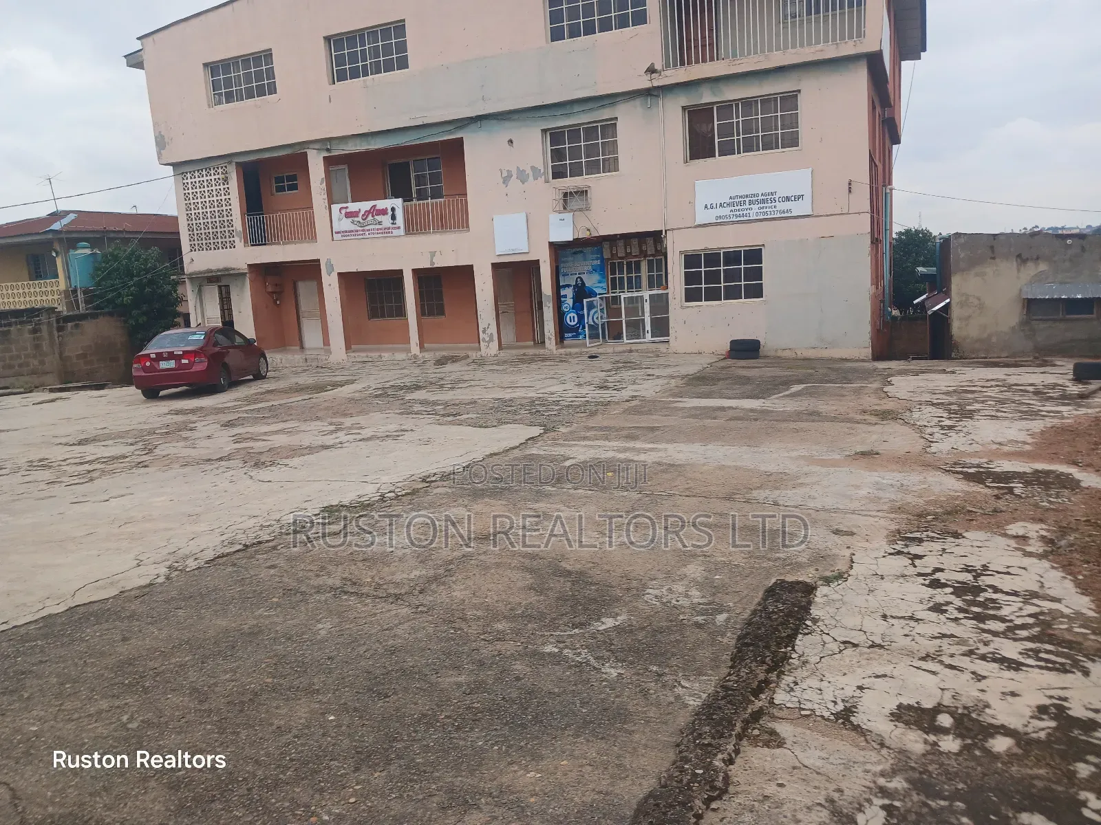 18bdrm Block of Flats in Ibadan for sale in Ibadan