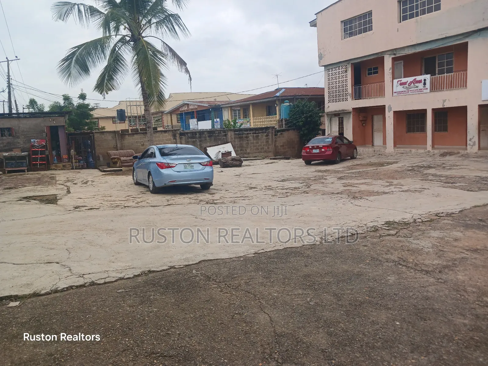 18bdrm Block of Flats in Ibadan for sale in Ibadan
