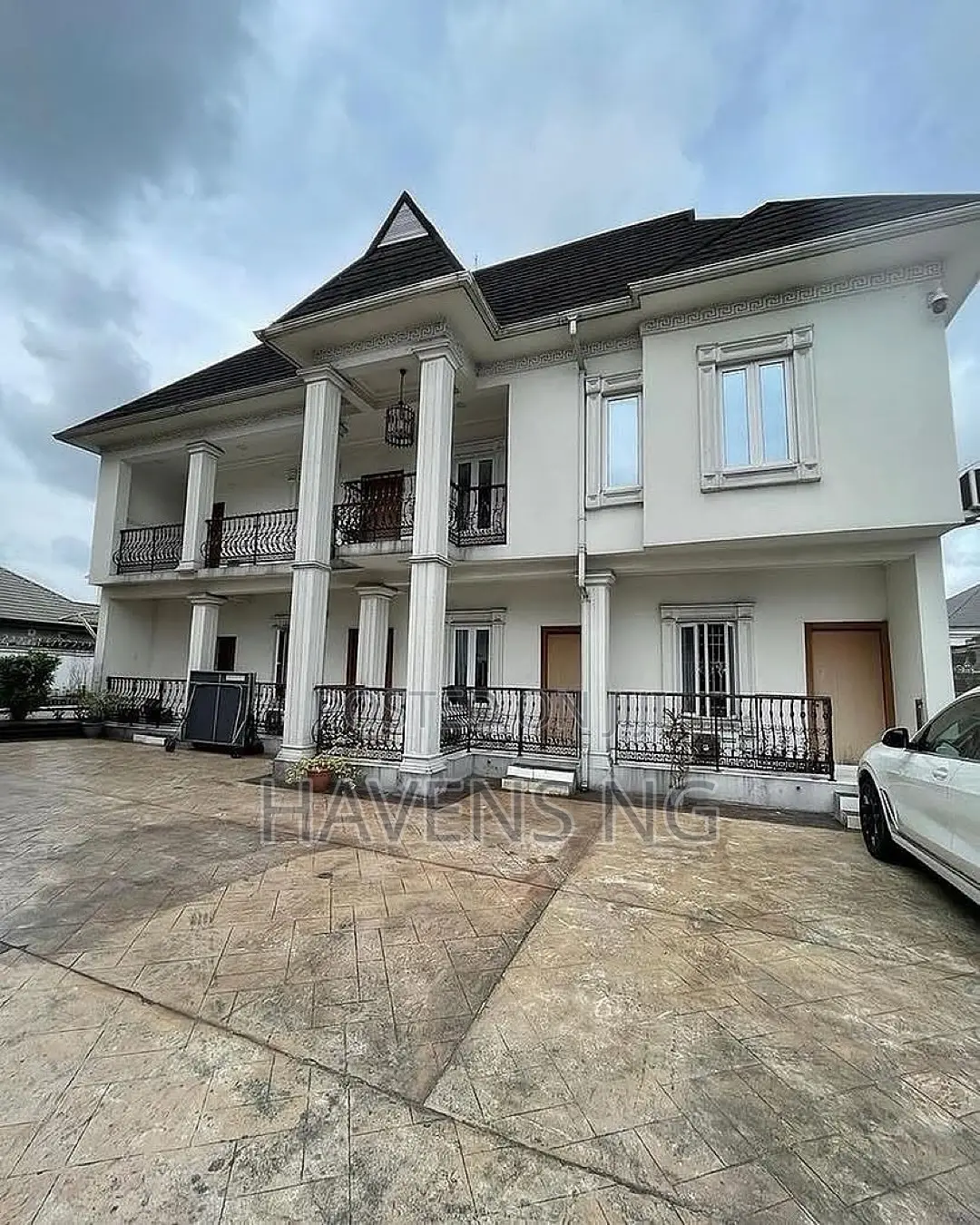 5bdrm Duplex in Eliozu for sale in Eliozu