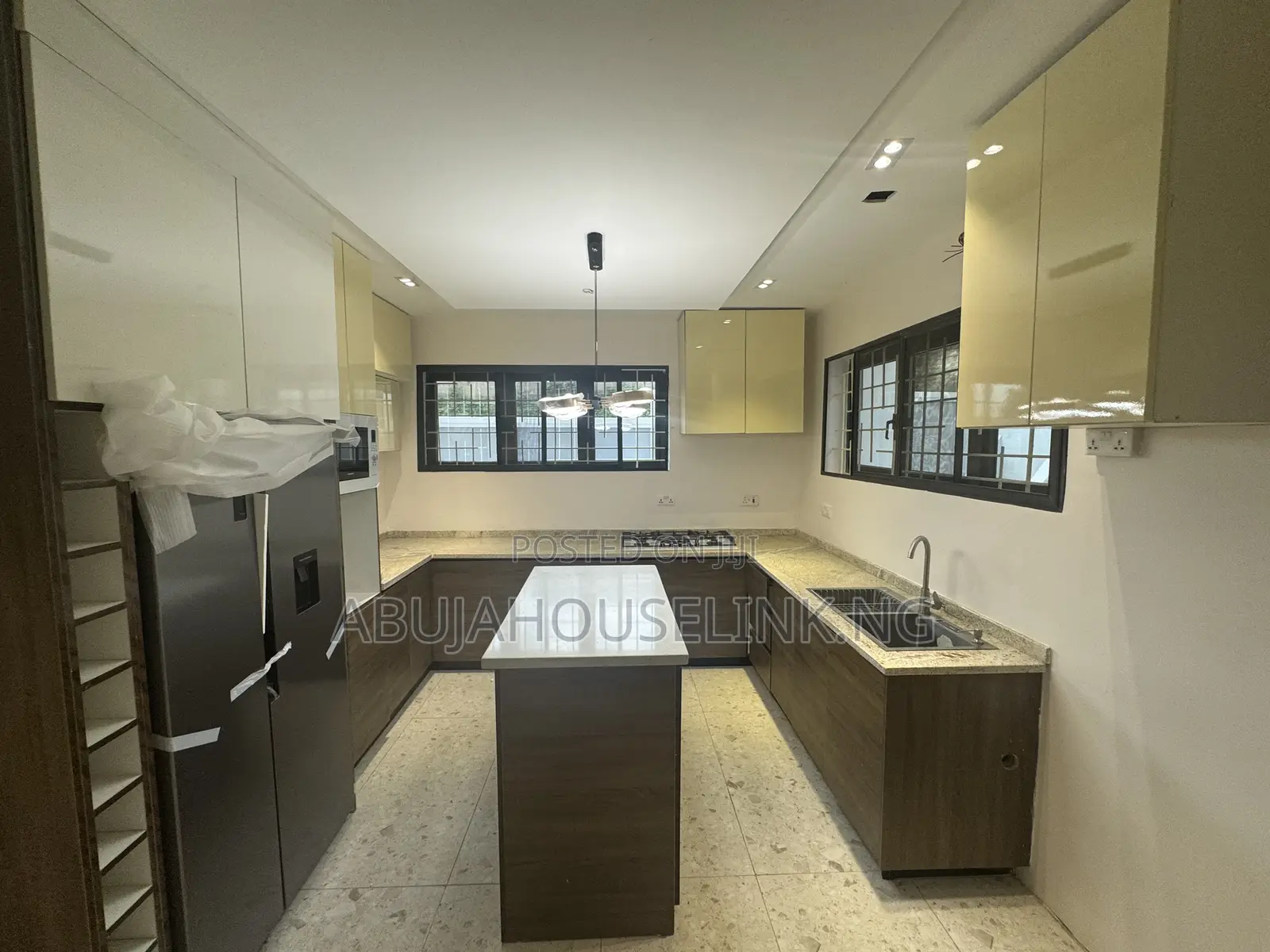 5bdrm Duplex in Guzape Main Abuja for sale in Guzape District