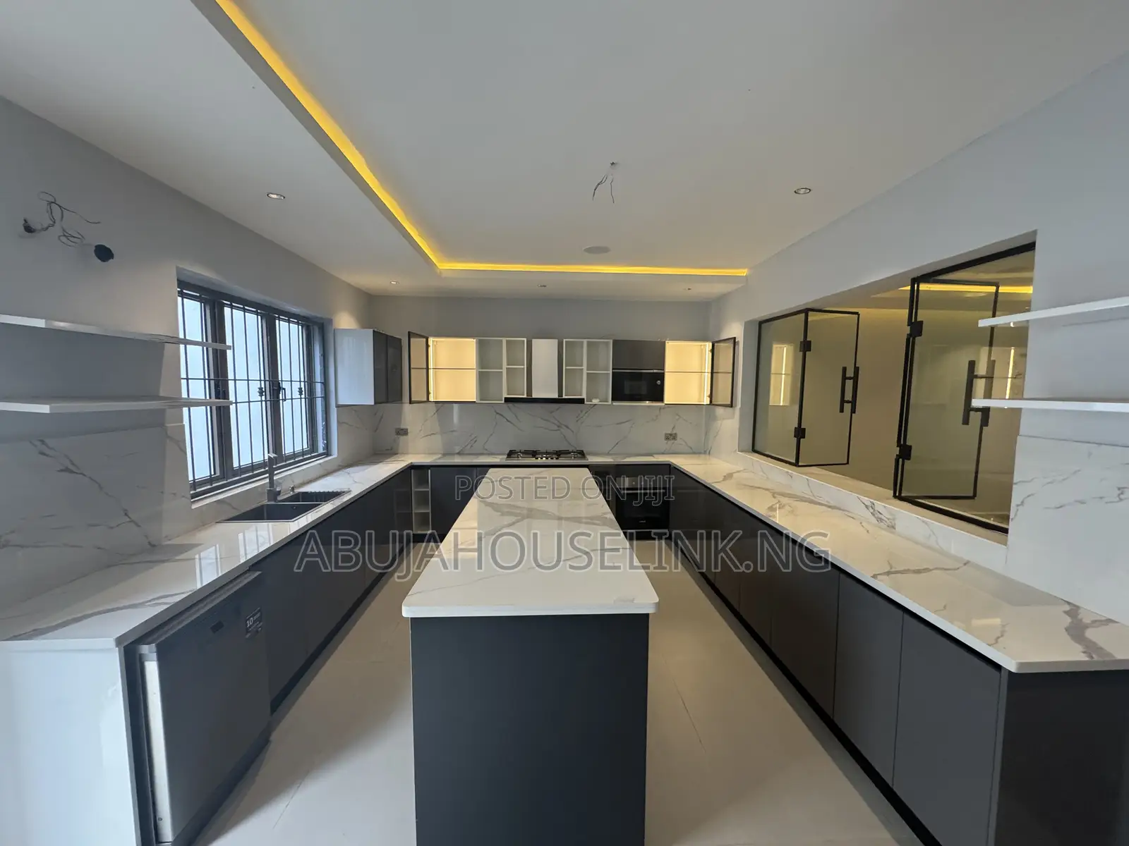 4bdrm Duplex in Guzape Main Abuja for sale in Guzape District