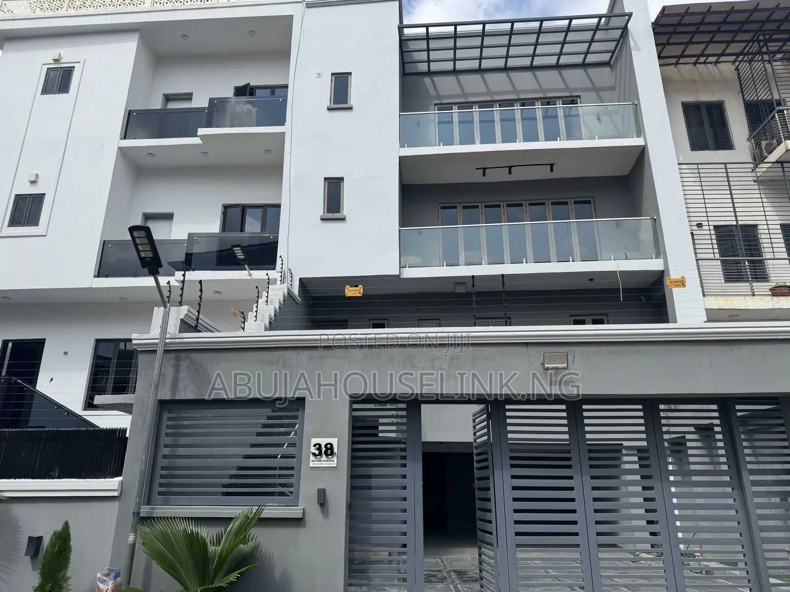 4bdrm Duplex in Guzape Main Abuja for sale in Guzape District