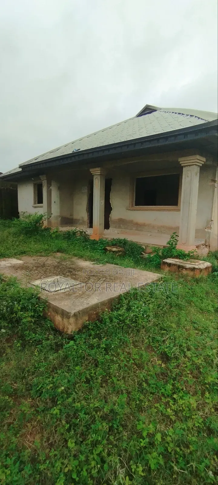 2bdrm Block of Flats in Royaltor Real Estate, Benin City for sale in Benin City