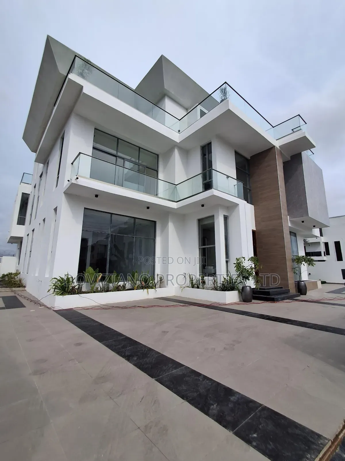 5bdrm Duplex in Osapa london for sale in Osapa london