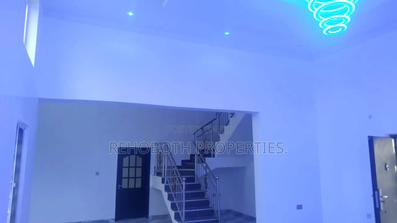 4bdrm Duplex in Alalubosa, Ibadan for sale in Ibadan