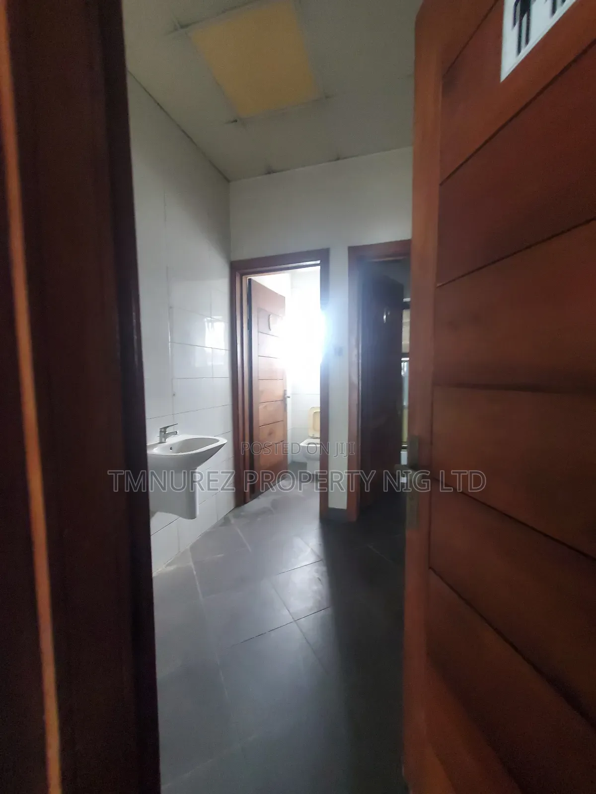 Showroom for Rent in Very Busy Area Lekki in Chevron