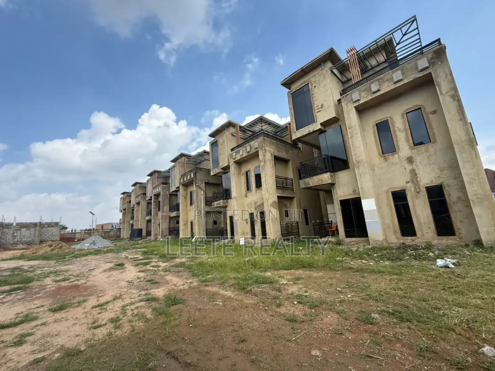 4bdrm Duplex in Kado for sale in Kado