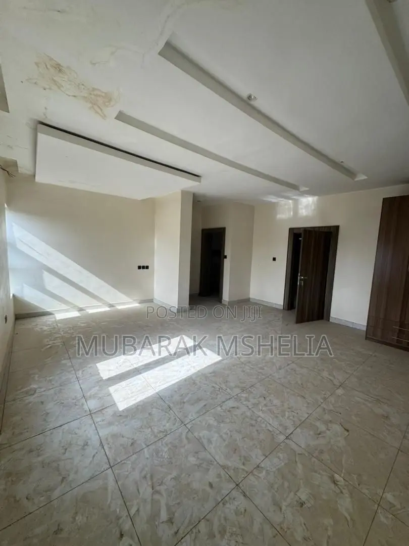 4bdrm Duplex in Mbora for sale in Mbora