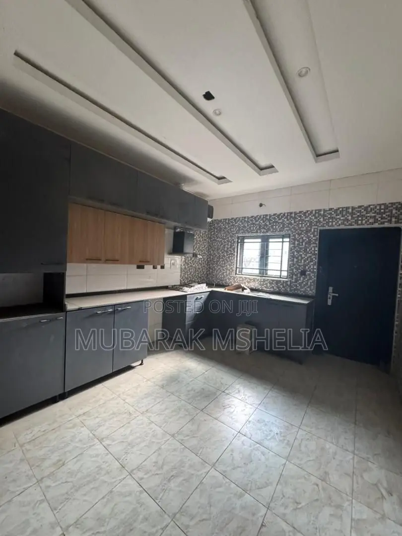 4bdrm Duplex in Mbora for sale in Mbora