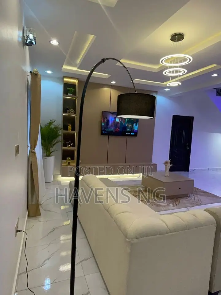 4bdrm Duplex in Eliozu for sale in Eliozu