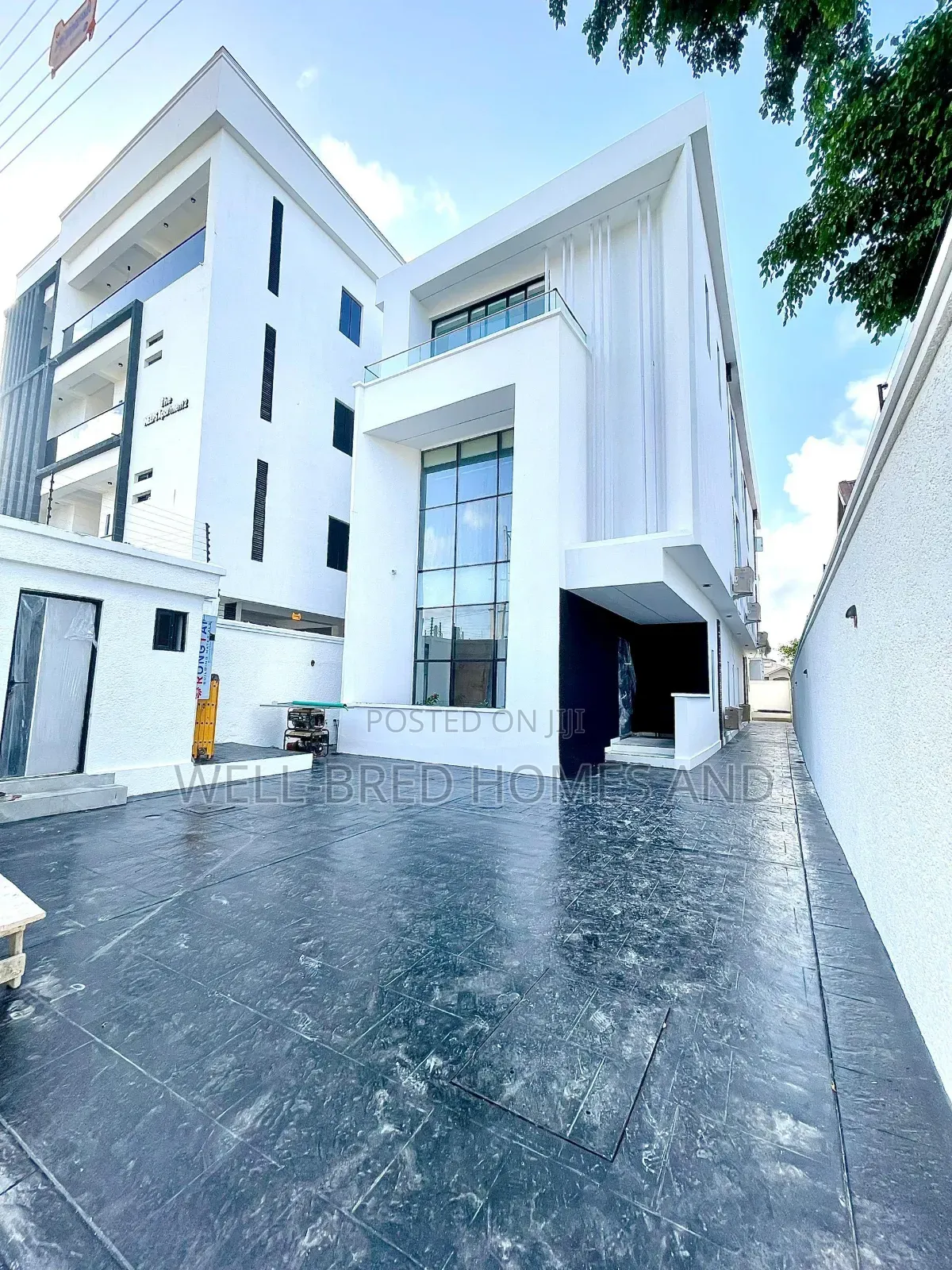 4bdrm Duplex in Off Admiralty Way for sale in Lekki Phase 1