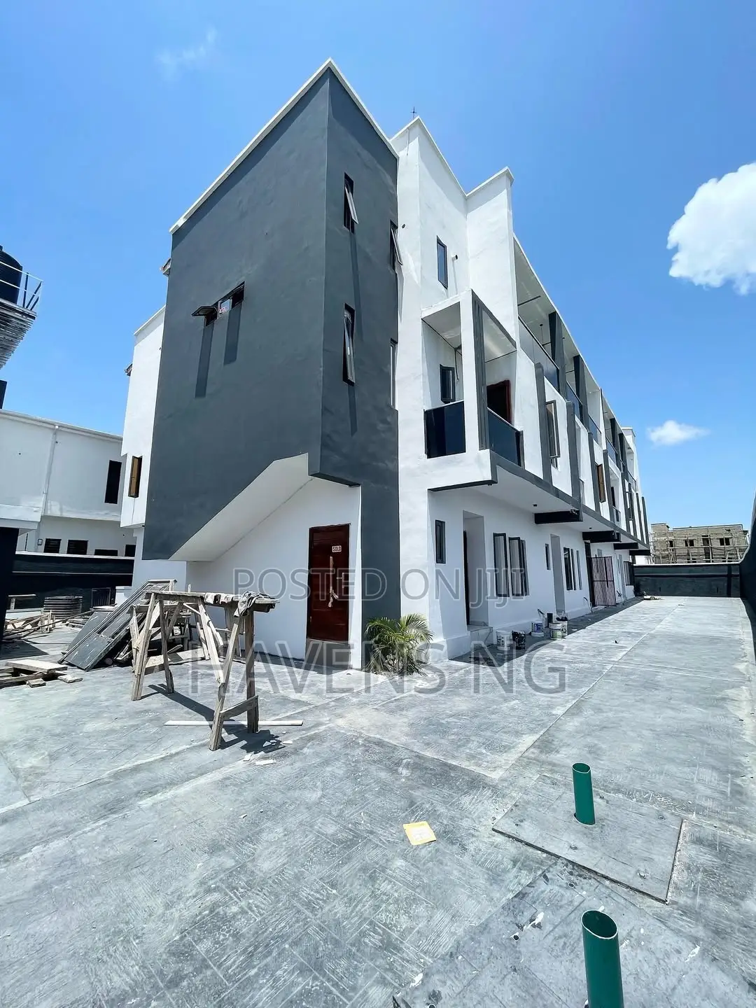 3bdrm Townhouse/Terrace in Ikota for sale in Ikota