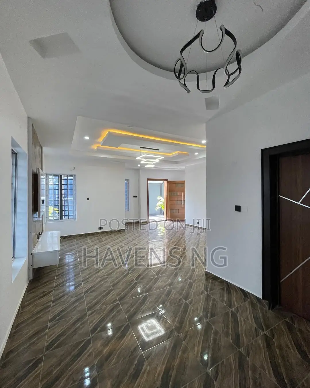 5bdrm Duplex in Ikate for sale in Ikate