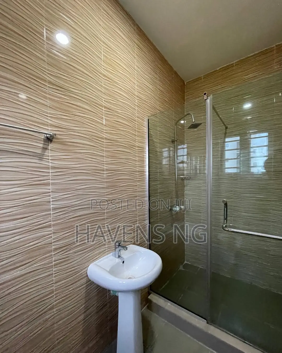 5bdrm Duplex in Ikate for sale in Ikate