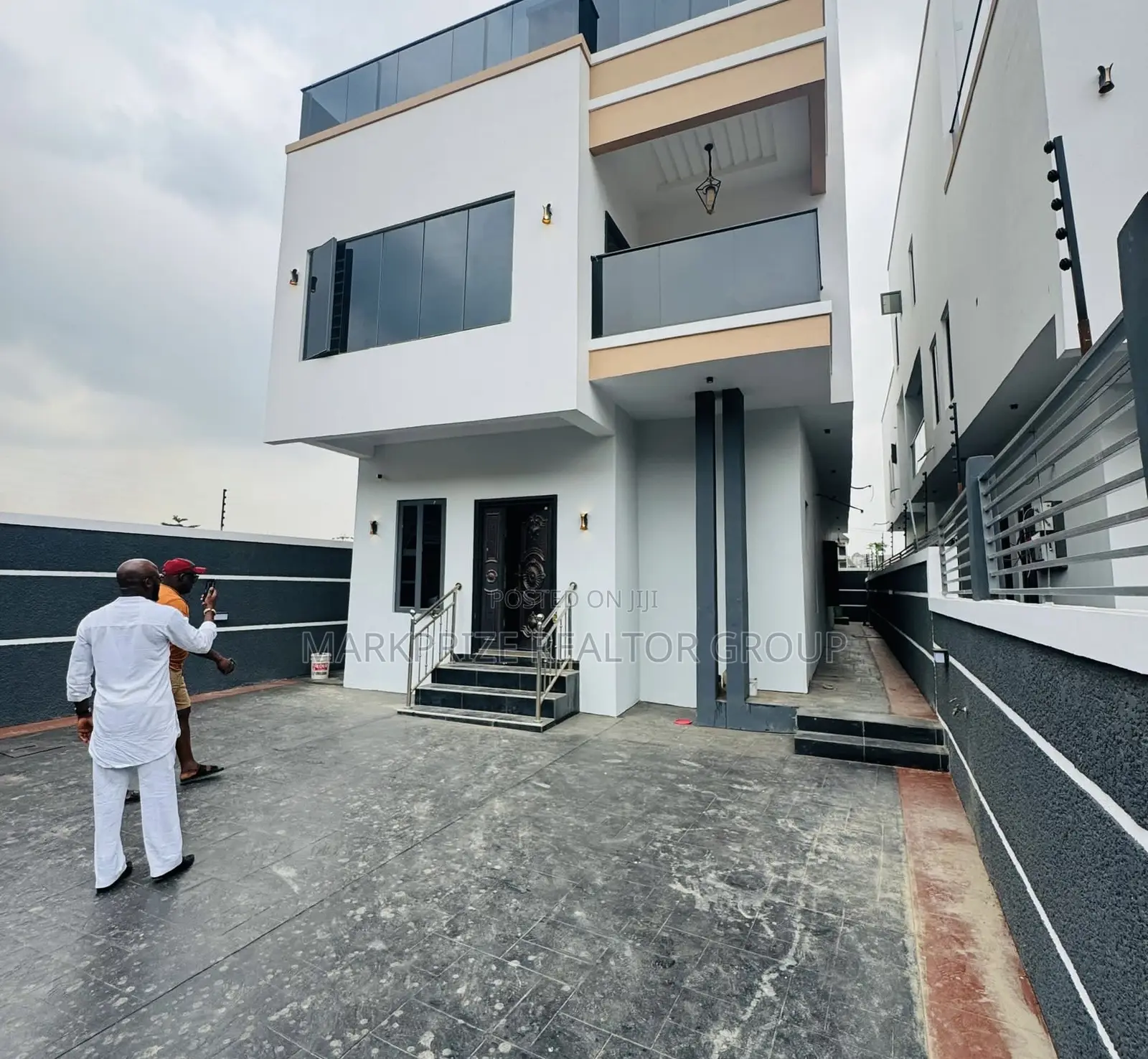 4bdrm Duplex in Opebi Ikeja Lagos for sale in Opebi