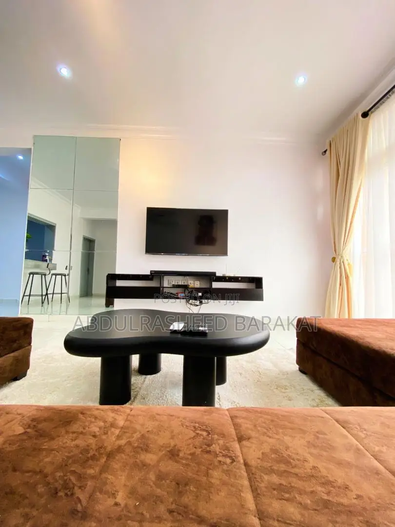 Luxury Spacious Three Bedroom Apartment With Balcony Nice Ambiance in Osapa london