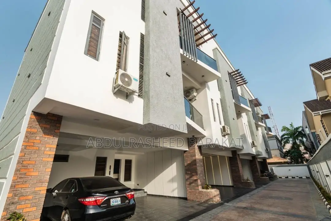Luxury Four Bedroom Apartment With Ps5 Snooker Gym in Victoria Island