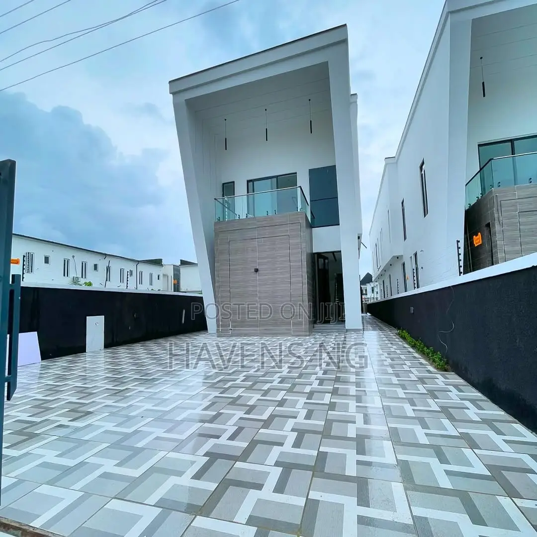 5bdrm Duplex in Chevron for sale in Chevron