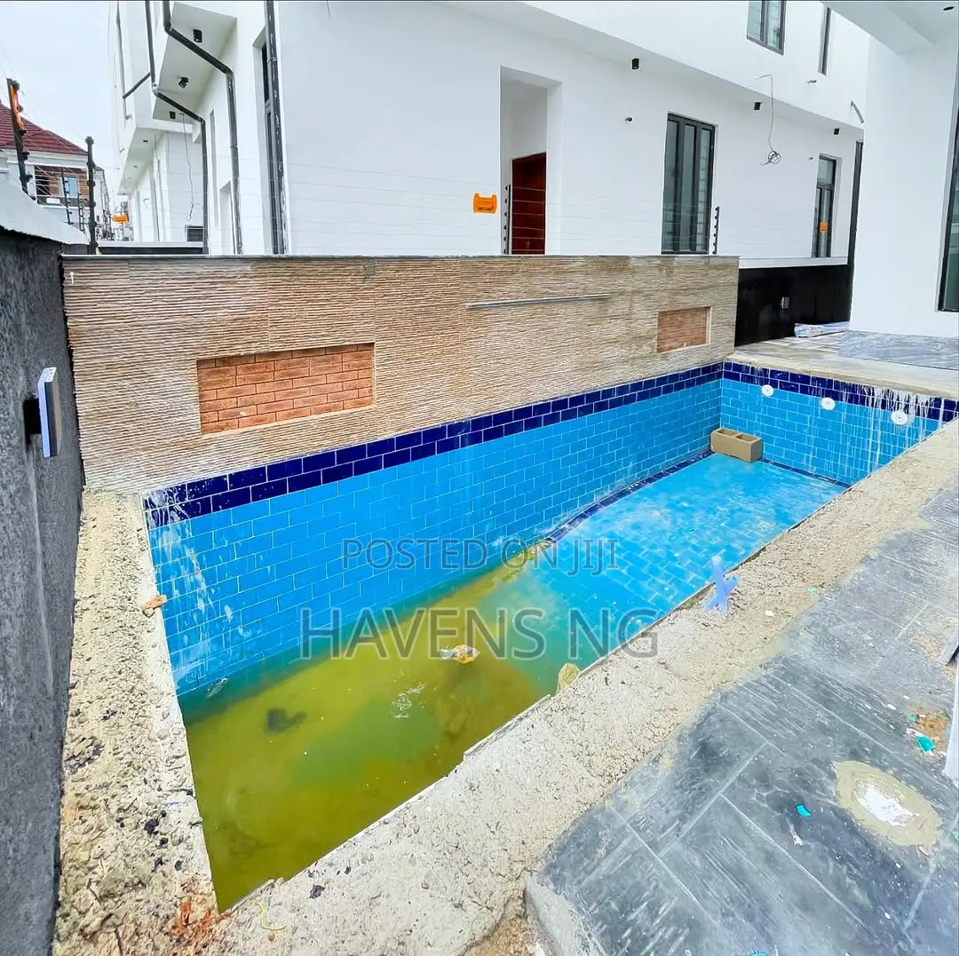 5bdrm Duplex in Chevron for sale in Chevron