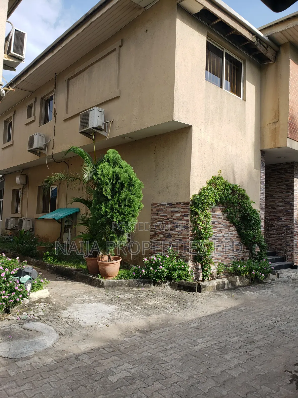 4bdrm Duplex in Victoria Island for sale in Victoria Island