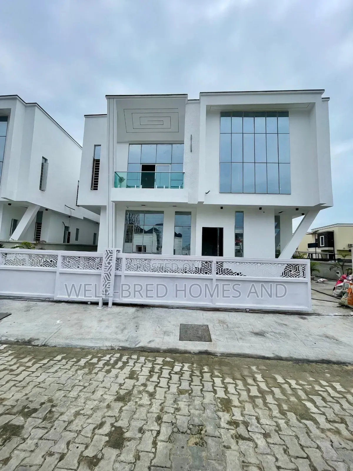5bdrm Duplex in Chevron Lekki Lagos for sale in Lekki