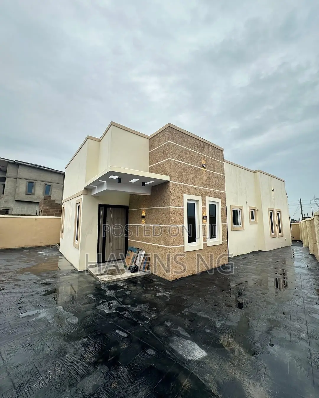 3bdrm Bungalow in Ologuneru for sale in Ologuneru