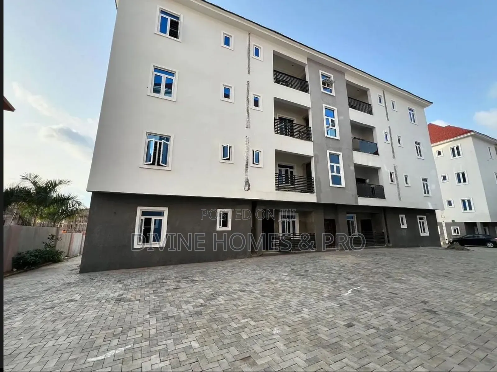 3bdrm Block of Flats in Wuye for sale in Wuye