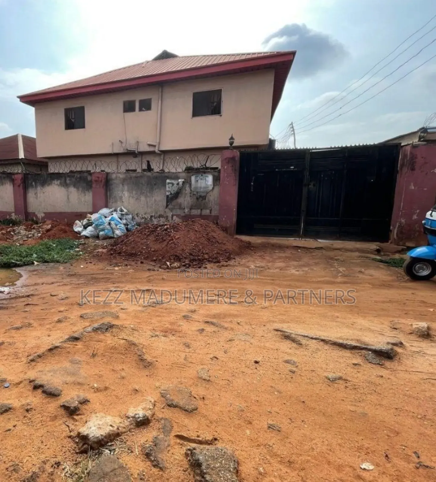 5bdrm Block of Flats in Off Oshimili South , for sale in Oshimili South