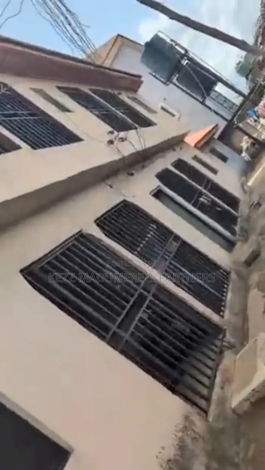 5bdrm Block of Flats in Off Oshimili South , for sale in Oshimili South