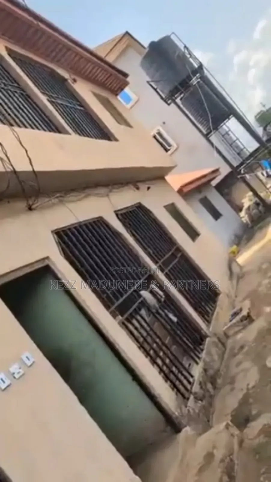 5bdrm Block of Flats in Off Oshimili South , for sale in Oshimili South