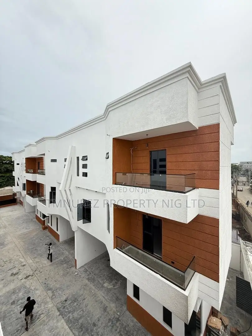 5bdrm Duplex in Osapa London for sale in Osapa london