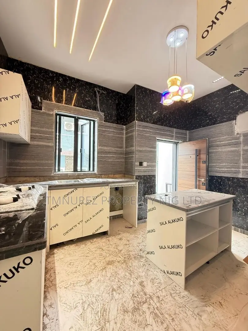 5bdrm Duplex in Osapa London for sale in Osapa london