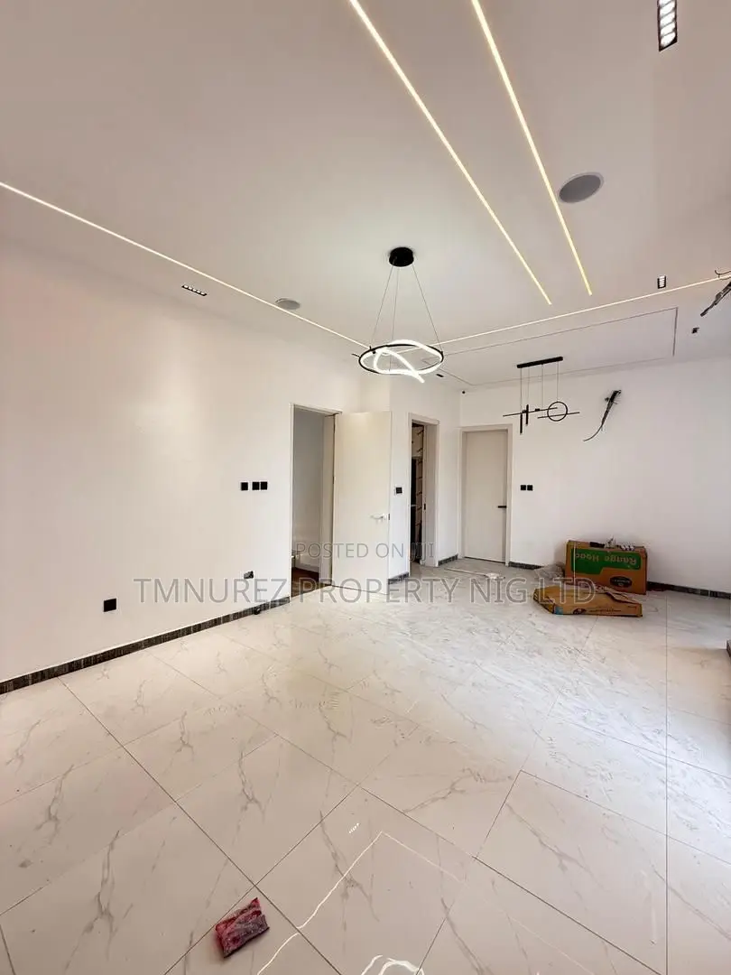 5bdrm Duplex in Osapa London for sale in Osapa london