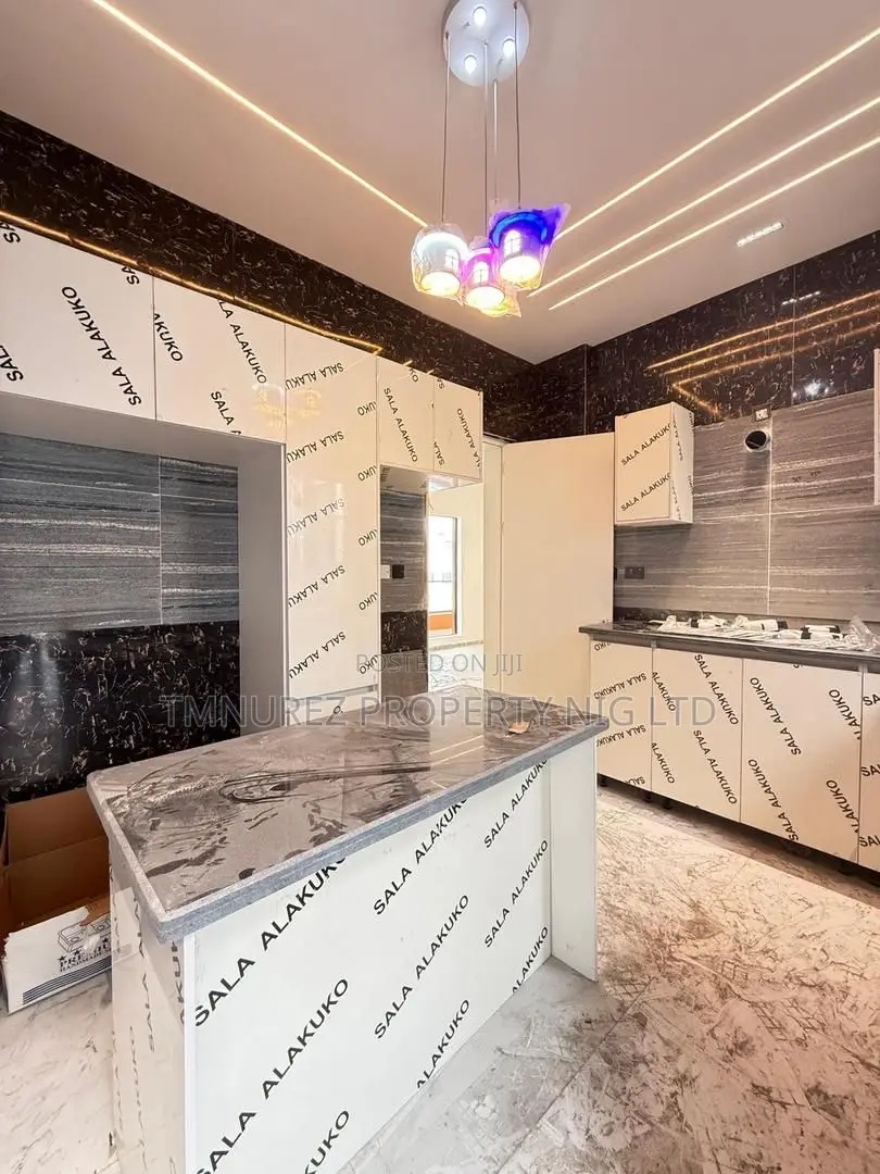 5bdrm Duplex in Osapa London for sale in Osapa london