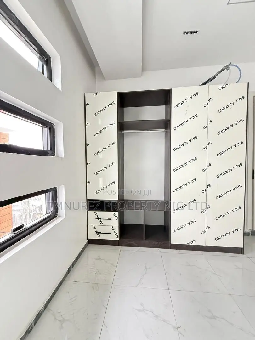 5bdrm Duplex in Osapa London for sale in Osapa london